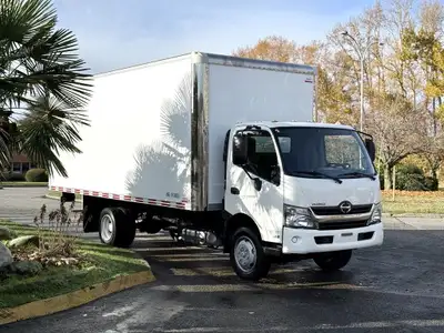 2018 Hino 195 Cube Van Hydraulic Brakes Radio AM/FM Air Conditioning / Heat Heated Mirrors Power Win...