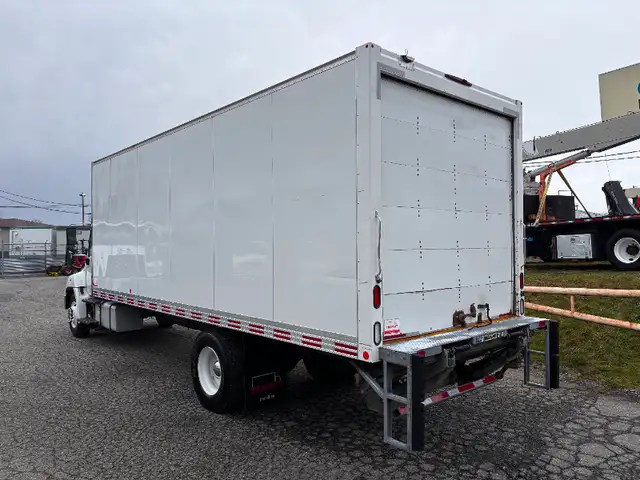 2020 Hino 24' 8' in Heavy Trucks in Abbotsford - Image 6
