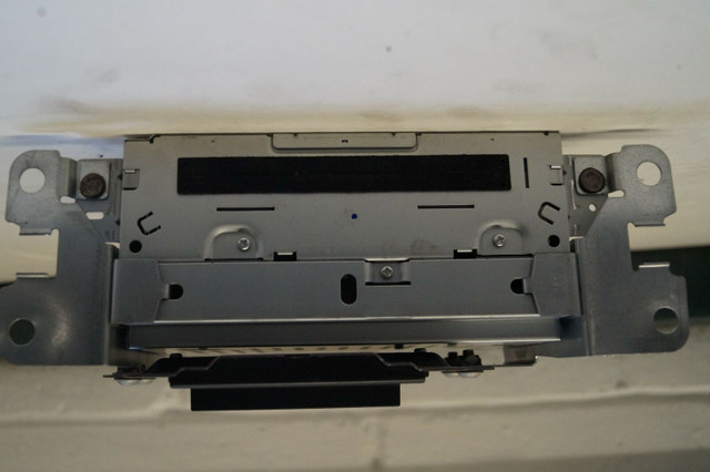 USED JAGUAR XF ELECTRONIC RADIO UNIT-BIRSKSHIRE AUTOMOBILES in Other Parts & Accessories in City of Toronto - Image 3