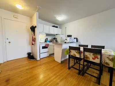 Appartement 3 et demi, semi meublé, situé dans un complexe immobilier localisé à Sainte-Foy à proxim...