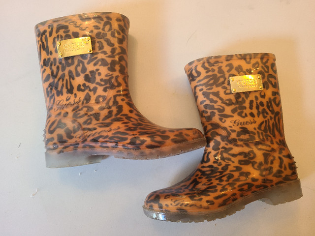 Guess Girl rain boots Size 12 in Clothing - 4T in Calgary - Image 3