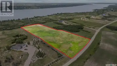 Take the scenic drive to 10 Valley Ridge Road located in Valley Ridge Acres. This nearly 5 and a 1/2...