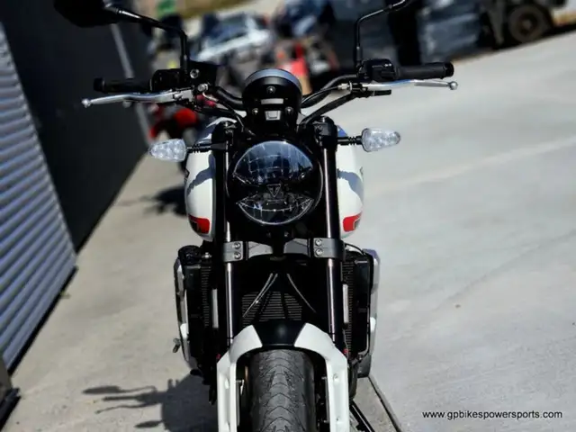 2022 Triumph Trident 660 Crystal White in Street, Cruisers & Choppers in Oshawa / Durham Region - Image 7