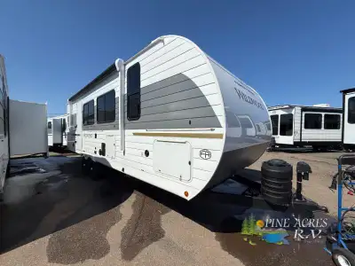 Forest River Wildwood travel trailer 260ICE highlights: Double-Size Bunks Jackknife Sofa Slide Front...