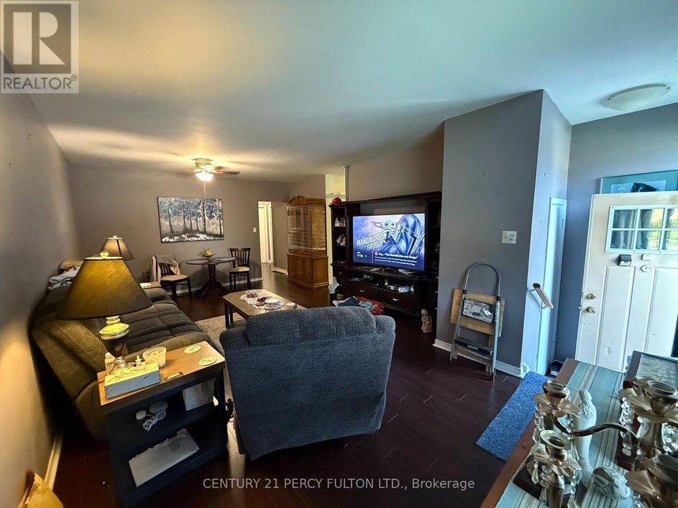 UNIT 1 - 220 ROSEDALE DRIVE Whitby (Downtown Whitby), Ontario 4