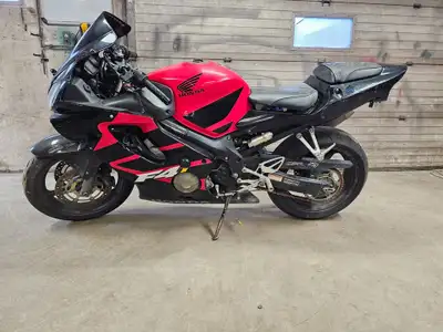 2002 Honda CBR 600 F4i Selling this motorcycle as a project bike. Can be heard running. It was stole...