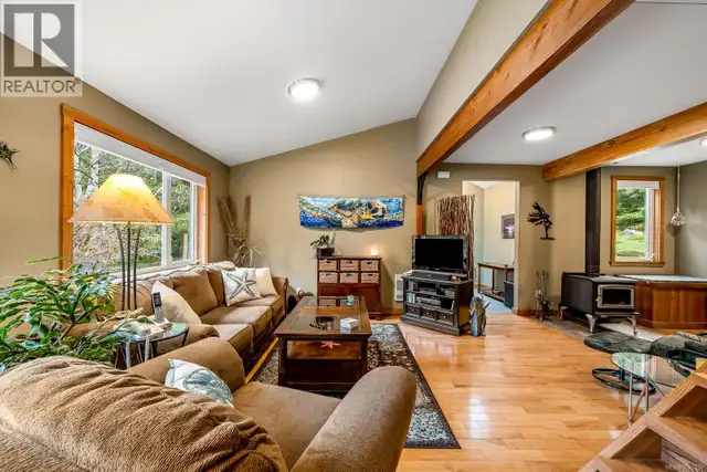 1590 Carrington Bay Rd Whaletown, British Columbia in Houses for Sale in Campbell River - Image 11