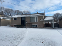 Large Northend Sarnia 3 Bedroom Home Available for Lease ~