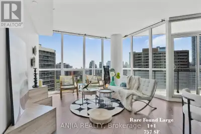 Prime Downtown Location! Ideal for Work, School, Shopping & Entertainment Chaz YorkvilleSpacious 1+1...