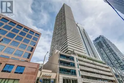 5 year new luxury condo unit at the heart of vibrant Yonge/Eglinton with a walk score of 95! Open co...