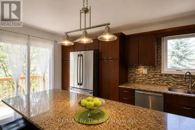 2 BIRCHMOUNT CIRCLE Wasaga Beach, Ontario in Houses for Sale in Oakville / Halton Region - Image 17