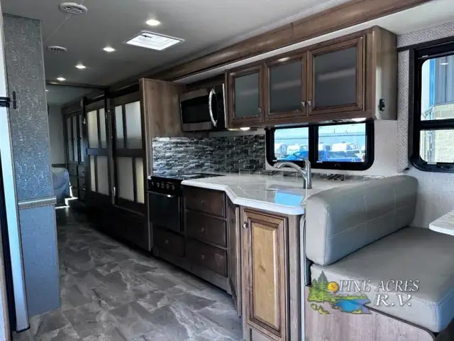 2021 Holiday Rambler Admiral 34J only 13 Milles in RVs & Motorhomes in Moncton - Image 31