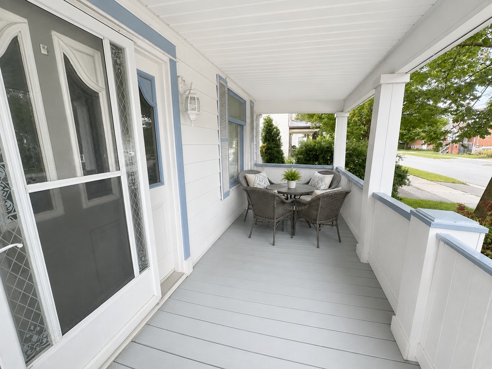 26 Boswell Street - Bright 2-Bedroom Upper Unit with In-Suite La 2