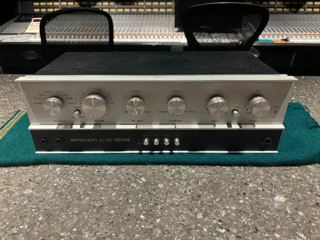 Vintage Crown IC-150A Stereo Pre Amplifier in Stereo Systems & Home Theatre in Mississauga / Peel Region - Image 2