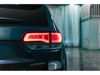 **ACCIDENT FREE - MECHANICALLY CERTIFIED** 99,826 KM This 2021 Jeep Grand Cherokee 4x4 Laredo is pow... (image 9)
