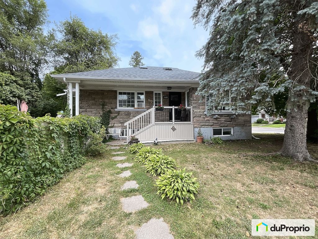 $650,000 - 1 1/2 Storey for sale in Longueuil (Vieux-Longueuil) — photo 1