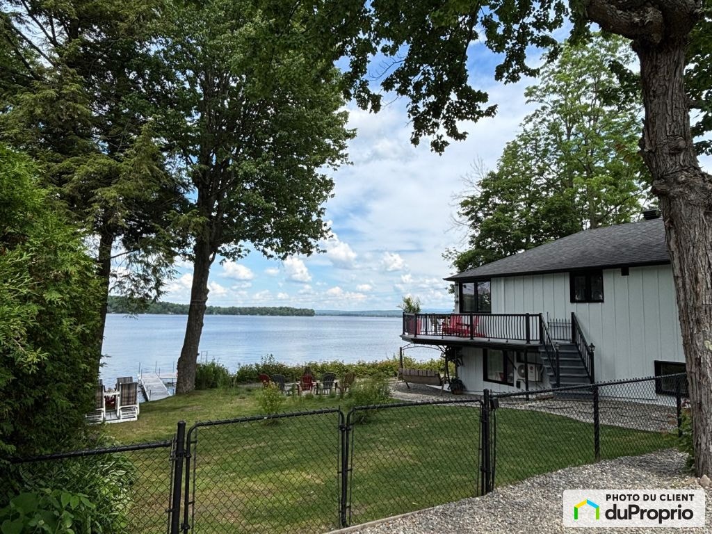 $1,959,000 - Bungalow for sale in Lac-Brome (Knowlton) — photo 1