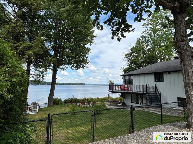 $1,959,000 - Bungalow for sale in Lac-Brome (Knowlton) — photo 1
