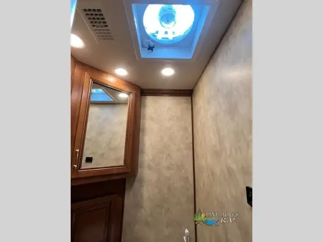 2015 Fleetwood RV Providence 42M only 027,446 Miles in RVs & Motorhomes in Moncton - Image 45