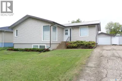 This upgraded family home in Assiniboia is conveniently located near schools and recreation. It offe...