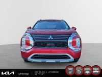 2024 Mitsubishi Outlander PHEV LE Experience the Mitsubishi Outlander PHEV LE with only 639 km on th... (image 1)
