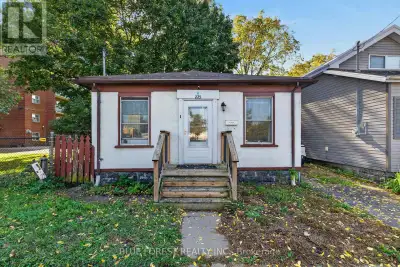 Welcome to this beautifully renovated bungalow, with modern updates and low-maintenance living. Natu...
