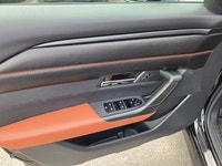 Véhicule vendu avec un rapport d'inspection certifié, un rapport CARFAX, un lavage complet incluant... (image 9)