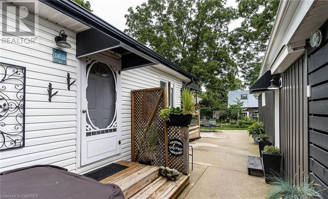 25 VICTORIA Street Georgetown, Ontario in Houses for Sale in Oakville / Halton Region - Image 2