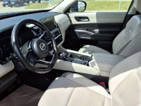 NEW TO CANADA? WE HAVE AN APPROVAL WAITING FOR YOU! The 2022 Nissan Pathfinder SL is a refined and c... (image 9)
