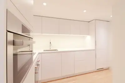 Renovated Akelius studio apartment for rent. Located near Sherbrooke in the Milton Park neighborhood...