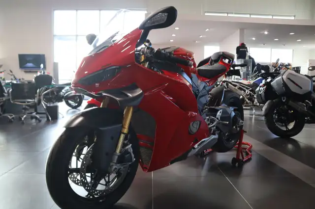 2025 Ducati Panigale V4 S Red in Street, Cruisers & Choppers in Edmonton - Image 6