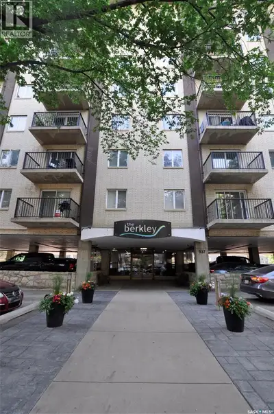 Gorgeous 1008 sq. foot, 2 bed, 1 bath condo close to River,downtown and all amenities. Located on th...