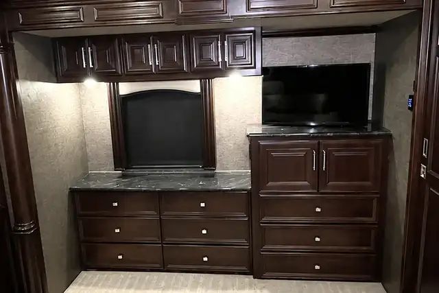 2014 American Coach Eagle 45T – Pre-Owned Class A Motorhome in RVs & Motorhomes in Red Deer - Image 37