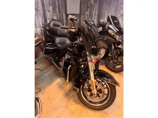2016 Harley-Davidson FLHTK Electra Glide Ultra Limited in Street, Cruisers & Choppers in Sherbrooke - Image 3