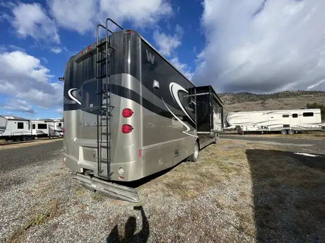 2014 Winnebago Adventurer 38Q in RVs & Motorhomes in Kamloops - Image 4