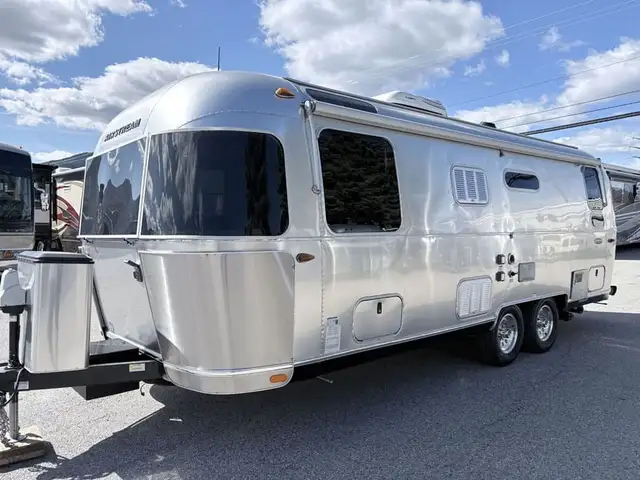 2019 Airstream 25RB in Travel Trailers & Campers in Penticton - Image 8