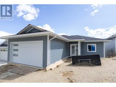 Welcome to Summerside Heights! This 5 bed+den 3 bath walk-out rancher family home features a legal b...