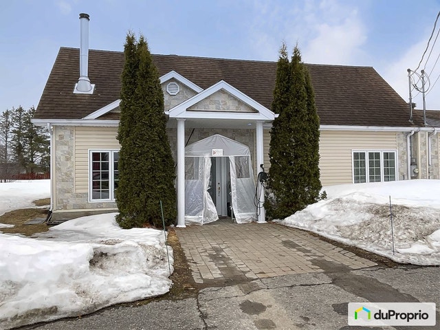 $525,000 - Semi-detached in Chicoutimi (Chicoutimi-Nord) — photo 1