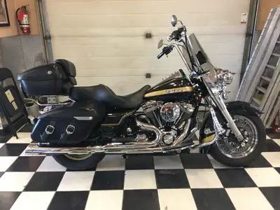 2005 HARLEY DAVIDSON ROAD KING CLASSIC PRIVATE SALE $7,690 NEW PRICE NO GST The Road King is a highl...