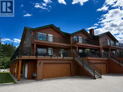 Welcome to this beautiful townhome in the sought-after community of Fairmont Hot Springs, BC. Locate...