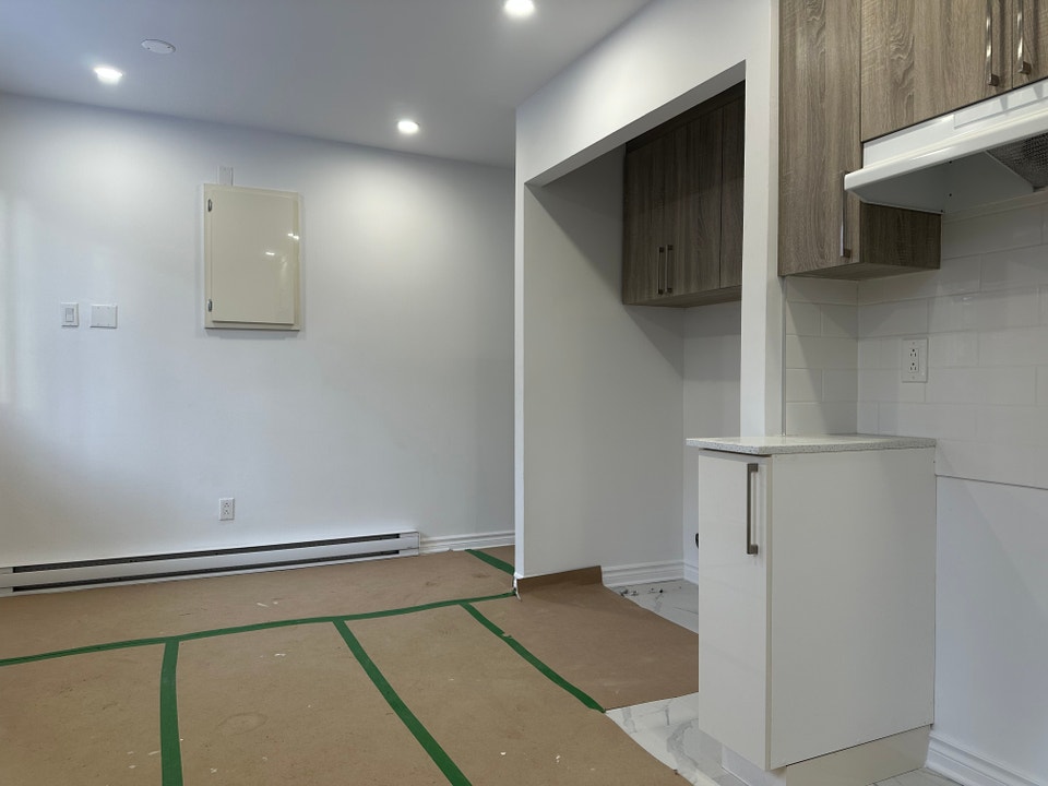 Beautiful 4 1/2 Located In The Heart Of LaSalle 3