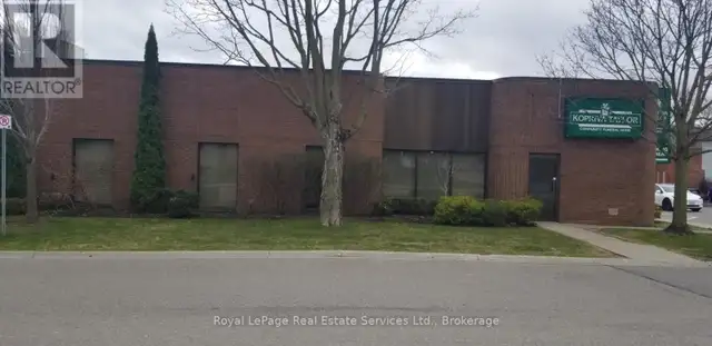 1 - 60 LAKESHORE ROAD W Oakville (CO Central), Ontario in Commercial & Office Space for Rent in Oakville / Halton Region - Image 4