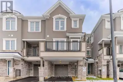 New Beautiful Mattamy Townhome Awaits Its Family! Features 3 Bdrm With 2 Bath And A Powder Room. Pri...