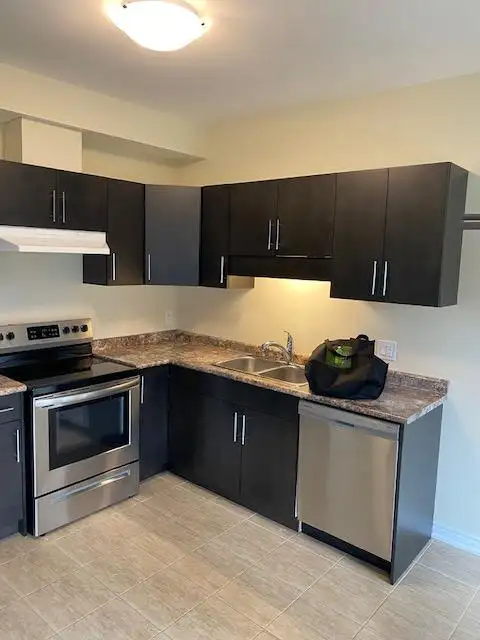 Three Bedroom Townhouse63611990090241120