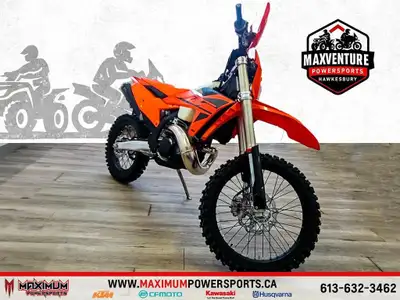 2025 KTM 250 XC-W La KTM 250 XC-W 2025 est une machine d’enduro légère qui offre des performances 2...