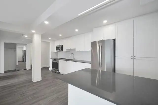 2 Bedroom Apartment for Rent - 2222 Bellevue Avenue in Long Term Rentals in Vancouver - Image 5