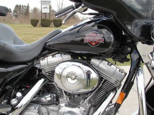 2004 Harley-Davidson FLHT - Electra Glide 61,000 KM New Cam Tens in Sport Touring in Leamington - Image 12