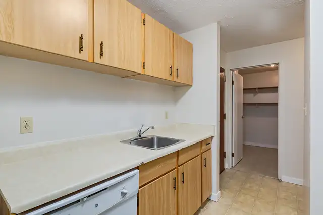 Apartments with In Suite Laundry - Pebble Ridge - Apartment for 63009272433537123
