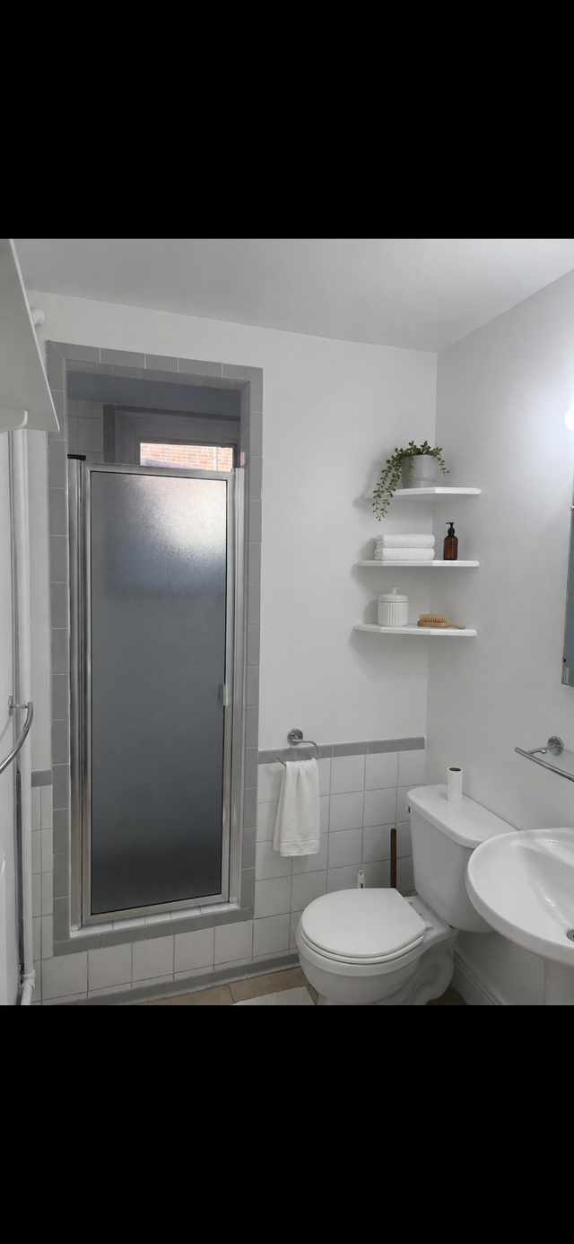 U d M,  HEC Chambre in Room Rentals & Roommates in City of Montréal - Image 5