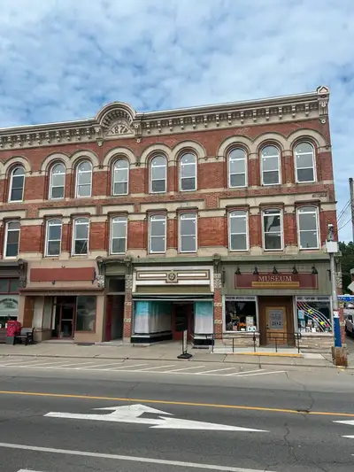 Available soon! 2 commercial/retail units available for $1300 a month, plus all utilities. Approxima...